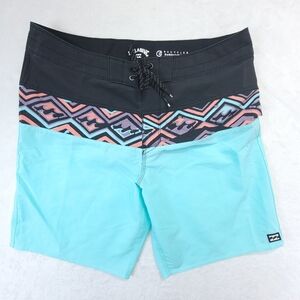 Billabong Momentum Pro 19" Boardshorts Mens 33 Mid Length Recycler